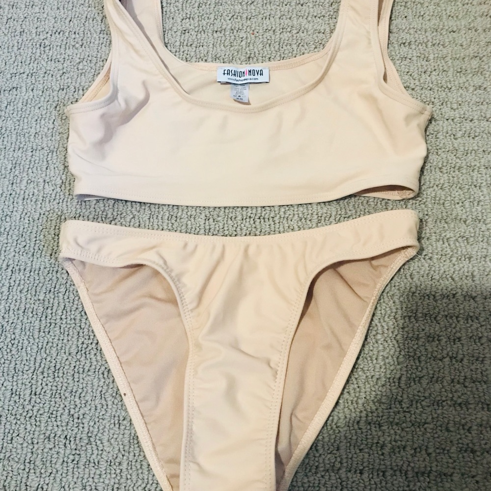 ⚫️Fashion Nova nude bathing suit⚫️